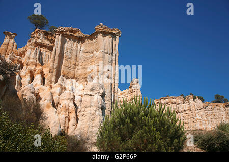 Les Orgues, colonne di arenaria erose da acqua e vento, Ille-sur-Têt, Pyrenees-Orientales, Occitanie, Francia Foto Stock
