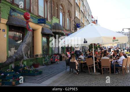 Art cafe und Bar Kalambur, Wroclaw, Slesia, Polonia, Europa Foto Stock