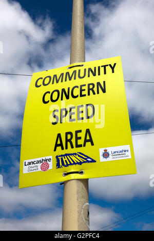 Bescar Brow, Lancashire, Regno Unito. Il 1 giugno, 2016. Al di sotto di una nuova iniziativa di Lancashire Constabulary, una questione di interesse comunitario Area di velocità è stata collocata in Bescar in Lancashire. Questa area saranno monitorati da mobile controllo velocità con le telecamere che sono state richieste dalla comunità locale. Il programma di esecuzione si concentrerà sui principali siti con il più grave incidente della storia. Credito: Cernan Elias/Alamy Live News Foto Stock