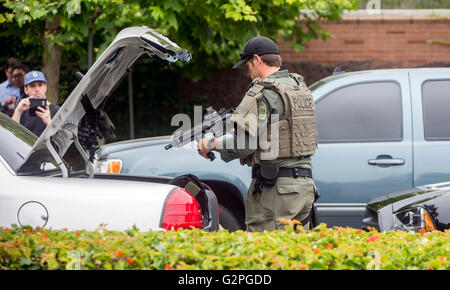 Los Angeles, California, USA. Dal 01 Giugno, 2016. Due uomini sono morti dopo un apparente omicidio-suicidio all'Engineering 4 edificio del campus della UCLA. © Brian Cahn/ZUMA filo/Alamy Live News Foto Stock