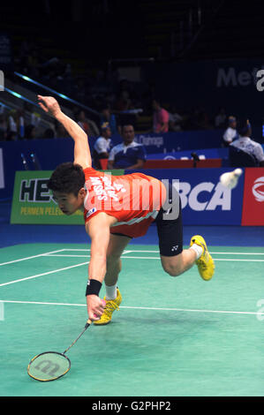 JAKARTA, Indonesia - 01 giugno : Sho Sasaki del Giappone colpisce un ritorno contro Wong ala Vincen Ki di Hongkong durante uomini singoli in Indonesia Open 2016 a Jakarta, Indonesia il 01 giugno, 2016. Credito: P Hardi Subiantoro Sijori/images/AFLO/Alamy Live News Foto Stock