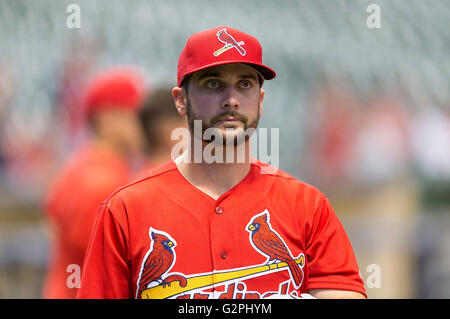 Milwaukee, WI, Stati Uniti d'America. 31 Maggio, 2016. Louis Cardinals shorstop Greg Garcia #35 prima della Major League Baseball gioco tra il Milwaukee Brewers e St. Louis Cardinals a Miller Park di Milwaukee, WI. Cardinali ha sconfitto il Brewers 10-3. John Fisher/CSM/Alamy Live News Foto Stock