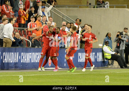 1 giugno 2016: Toronto FC giocatori celebrare il quarto obiettivo durante la Amway campionato canadese semi gioco finale tra FC di Toronto e Montreal impatto presso BMO Field a Toronto in Canada il 1 giugno 2016. Julian Avram/Cal Sport Media Foto Stock