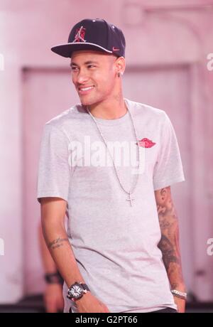 New York, NY, STATI UNITI D'AMERICA. Il 1 giugno, 2016. Neymar da Silva Santos Junior di presenze per Neymar Jr. Michael Jordan celebrazione raccolta, terminale 23, New York, NY, 1 giugno 2016. © Achim Harding/Everett raccolta/Alamy Live News Foto Stock