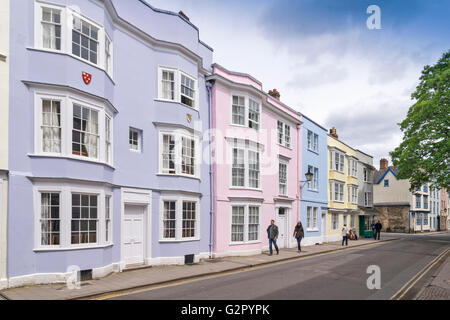 Le case dai colori pastello DI OXFORD CITY STUDENT ACCOMMODATION IN HOLYWELL STREET Foto Stock