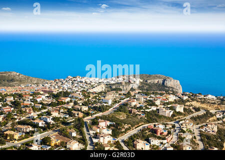 Benitatxell zona spiaggia vista aerea Alicante in Spagna mare mediterraneo Foto Stock