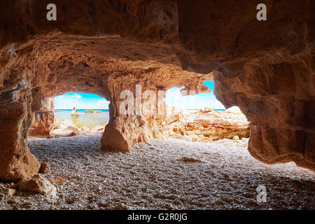 Denia spiaggia di Las Rotas grotte di Alicante in Spagna mediterranea Foto Stock