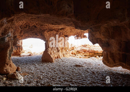 Denia spiaggia di Las Rotas grotte di Alicante in Spagna mediterranea Foto Stock
