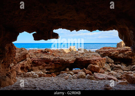 Denia spiaggia di Las Rotas grotte di Alicante in Spagna mediterranea Foto Stock