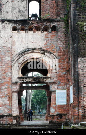 QUANG TRI, VIET NAM- FEB 20, 2016: la Beata Vergine Maria a La Vang terra santa con antico architetto, luogo di fedeli cristiani Foto Stock