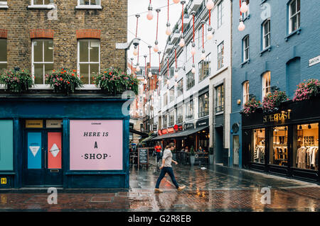 LONDON, Regno Unito - 24 agosto 2015: Vista di Carnaby Street. Carnaby Street è una strada pedonale dello shopping a Soho Foto Stock