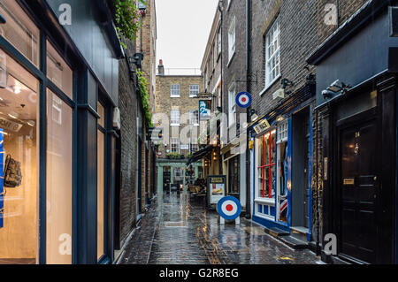 LONDON, Regno Unito - 24 agosto 2015: Vista di Carnaby Street. Carnaby Street è una strada pedonale dello shopping a Soho nella città di Foto Stock