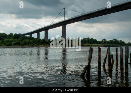 Il Erskine Bridge da Old Kilpatrick Slip Foto Stock