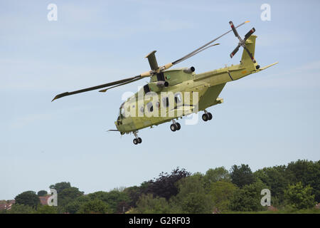 AgustaWestland AW101 heilicopter essendo testato presso la società Leonardo-Finmeccanica complessivo del sito in Yeovil, Somerset, Regno Unito Foto Stock