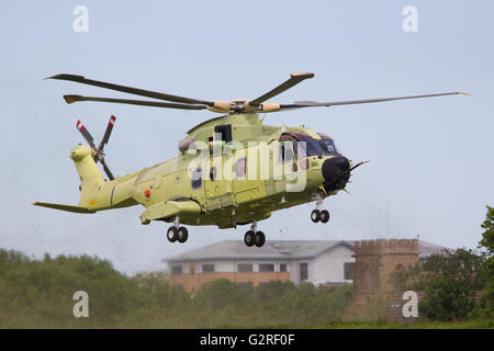 AgustaWestland AW101 heilicopter essendo testato presso la società Leonardo-Finmeccanica complessivo del sito in Yeovil, Somerset, Regno Unito Foto Stock