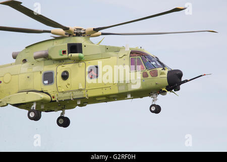 AgustaWestland AW101 heilicopter essendo testato presso la società Leonardo-Finmeccanica complessivo del sito in Yeovil, Somerset, Regno Unito Foto Stock