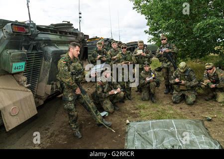 Gardelegen, Germania, briefing meccanizzato di una compagnia di fanteria Foto Stock