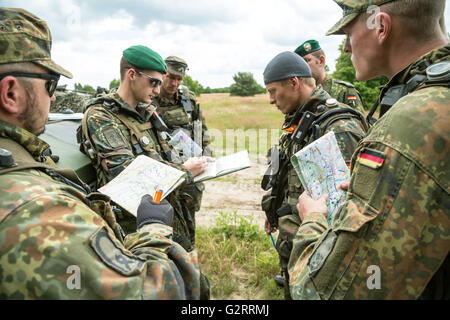 Gardelegen, Germania, briefing meccanizzato di una compagnia di fanteria Foto Stock