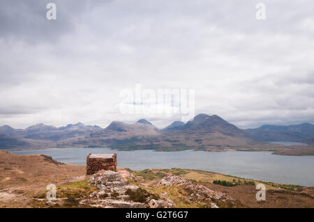 Superiore di Loch Torridon dal punto di vista sopra Bealach na Gaoithe nelle Highlands della Scozia. Foto Stock