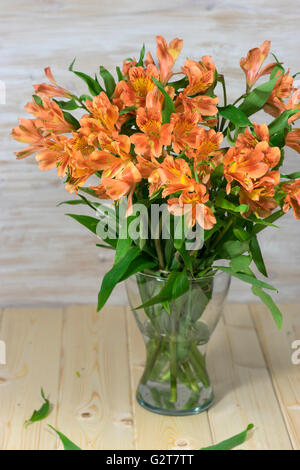 Mazzo di bellissimi fiori alstroemeria Foto Stock