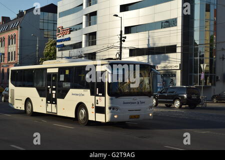 Servizio di autobus urbano nella città di Kaliningrad. Il la maggior parte dei moderni veicoli sono utilizzati a extraurbani Foto Stock