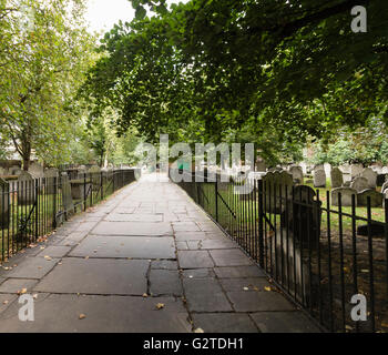 Campi Bunhill sepoltura fuori città Road, Londra è il luogo di riposo di alcune notevoli londinesi. Foto Stock