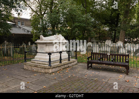 John Bunyan tomba di campi Bunhill sepoltura fuori città Road, Londra. Foto Stock