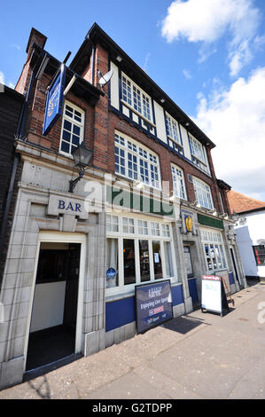 Spread Eagle pub a Southend sul Mare Essex. Di Proprietà Di Punch Taverne. Un luogo d'incontro preferito per gli appassionati di calcio Southend Utd Foto Stock