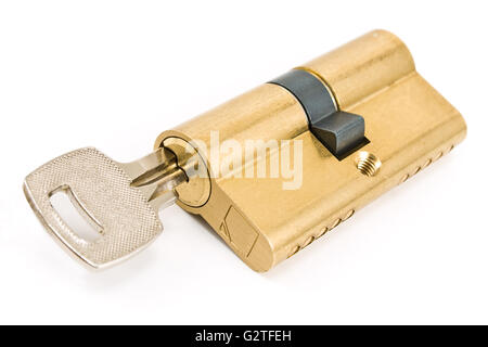 Cartuccia in ottone il cilindro con chiavi isolato su bianco Foto Stock