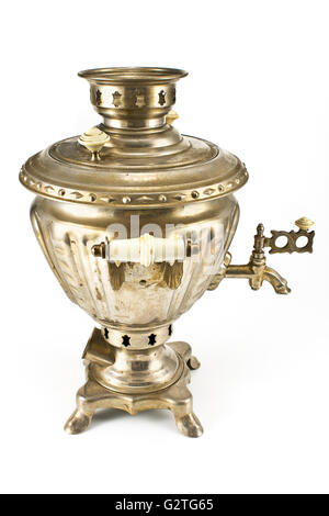 Vecchio tè russo samovar isolato su bianco Foto Stock