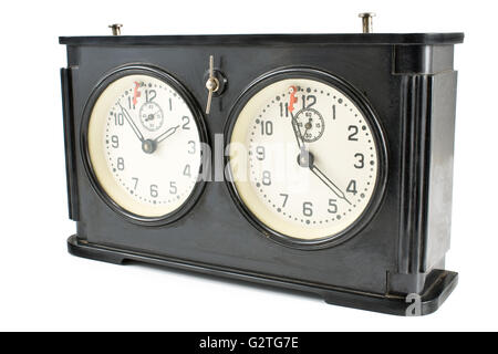 Vecchio orologio scacchi isolato su bianco Foto Stock