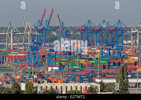 La vista dal ponte Köhlbrand sul porto di Amburgo, Amburgo, Germania Foto Stock