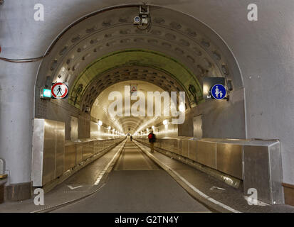 Old Elbe Tunnel o St. Pauli Elbe Tunnel, Amburgo, Germania Foto Stock