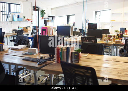 Interno del design moderno ufficio con n. di persone Foto Stock