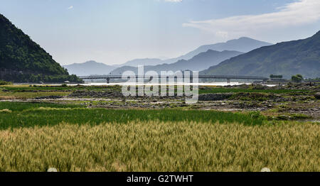 Gaimen ponte sul fiume Swat,Pakistan Foto Stock