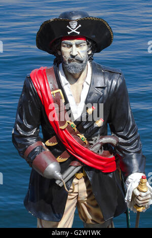 Statua del pirata a Liverpool International Festival di fiume, in Albert Dock, Merseyside, Regno Unito Foto Stock