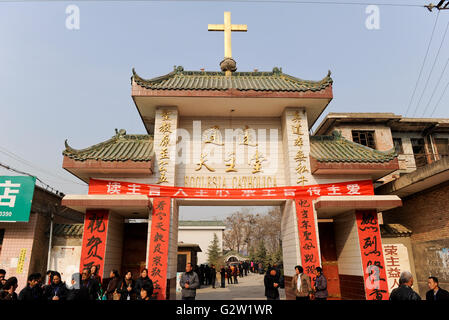 Cina Provincia di Shaanxi chiesa cattolica in Tongyuan, conferenza sulla missione / Cina Provinz Shaanxi , katholische Kirche in Tongyuan, Missionskonferenz Foto Stock