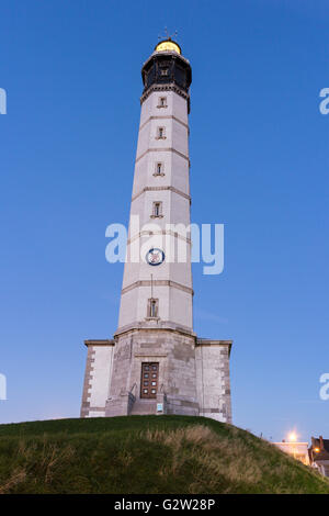 Calais faro situato nelle strade di Calais in Francia Foto Stock