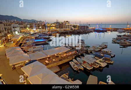 Vista del porto di Kyrenia (turco: Girne) Cipro del Nord Foto Stock