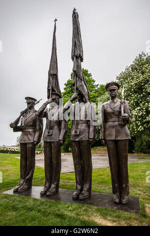 La Guardia d'Onore, scultura progettata dal premiato scultore Zenos Frudakis, comprende quattro figure in bronzo. Portatori di bandiere e armi Foto Stock