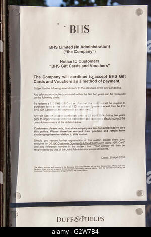 Merseyside, Regno Unito. Il 3 giugno, 2016. Chapel Street branch per chiudere. Il futuro di Southport BHS è fosco dopo gli amministratori non è riuscita a trovare un acquirente per la catena in difficoltà. 11.000 posti di lavoro sono a rischio a livello nazionale come la società viene avvolto in basso. Amministratore Duff & Phelps detto tutti i 163 negozi saranno nel chiudere la modalità di vendita nel corso delle prossime settimane. Essa ha aggiunto che pur continuando gli sforzi saranno effettuate dagli amministratori per vendere i negozi, i lavori del 8000 i membri del personale sono suscettibili di andare. Southport MP John Pugh ha detto che la perdita di BHS lascerebbe un 'Big Hole' nella citta'. Credito: Cernan Elias/Alamy Li Foto Stock