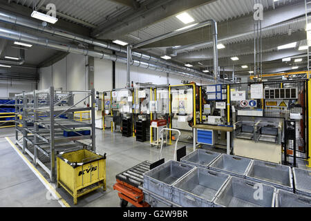 Pardubice, Repubblica Ceca. Il 30 maggio 2016. I KYB produzione produzione ceca hall in zona industriale a Pardubice, Boemia orientale, Repubblica ceca, 30 maggio 2016. © Josef Vostarek/CTK foto/Alamy Live News Foto Stock