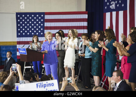 Los Angeles, California, USA. Il 3 giugno, 2016. 2016 candidato presidenziale democratico HILLARY CLINTON parla ai tifosi di West LA College di Los Angeles. Il California primario è prevista per il mese di giugno 7th. Credito: Mariel Calloway/ZUMA filo/Alamy Live News Foto Stock