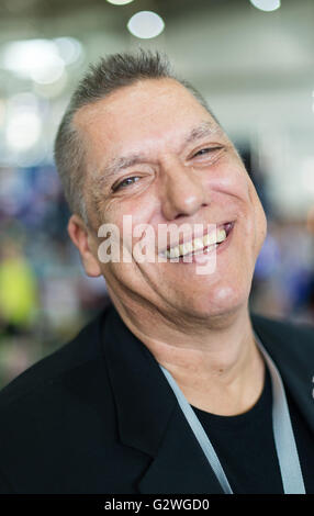 Hannover, Germania. 04 Giugno, 2016. Noi autore di fumetti Bob Layton pone alla MCM Comic Con di Hannover, Germania, 04 giugno 2016. Gli espositori, stelle e le ventole si riuniranno per l'evento che si terrà dal 04 al 05 giugno 2016. Foto: SEBASTIAN GOLLNOW/dpa/Alamy Live News Foto Stock