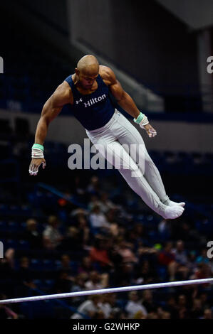 Hartford, Connecticut, Stati Uniti d'America. Il 3 giugno, 2016. JOHN OROZCO compete in alto bar durante il primo round del concorso del P & G Campionati di ginnastica tenuto presso il centro di XL a Hartford, Connecticut. Credito: Amy Sanderson/ZUMA filo/Alamy Live News Foto Stock