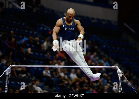 Hartford, Connecticut, Stati Uniti d'America. Il 3 giugno, 2016. JOHN OROZCO compete in alto bar durante il primo round del concorso del P & G Campionati di ginnastica tenuto presso il centro di XL a Hartford, Connecticut. Credito: Amy Sanderson/ZUMA filo/Alamy Live News Foto Stock