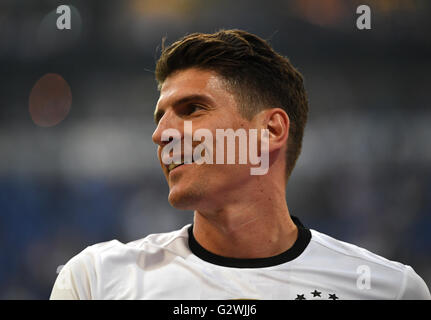 Gelsenkirchen (Germania). 04 Giugno, 2016. La Germania Mario Gomez al calcio internazionale amichevole tra Germania e Ungheria alla Veltins Arena di Gelsenkirchen, Germania, 04 giugno 2016. Foto: ARNE DEDERT/dpa/Alamy Live News Foto Stock