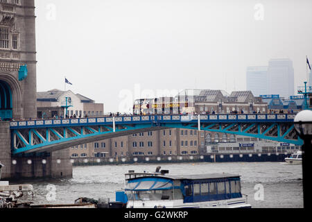 Il Tower Bridge di Londra, Regno Unito 4 Giugno 2016 - Il Tower Bridge sarà vicino ai veicoli per tre mesi a partire dal mese di ottobre 2016 per le riparazioni strutturali e gli interventi di manutenzione da effettuarsi sul 122-anno-vecchio punto di riferimento. Alcuni 21.000 veicoli utilizzano la traversata ogni giorno. Credito: Dinendra Haria/Alamy Live News Foto Stock