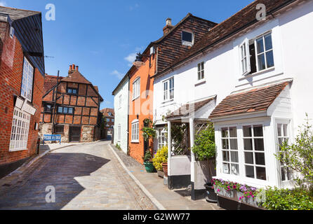 La High Street in Hamble Le Riso, Hampshire, Regno Unito Foto Stock