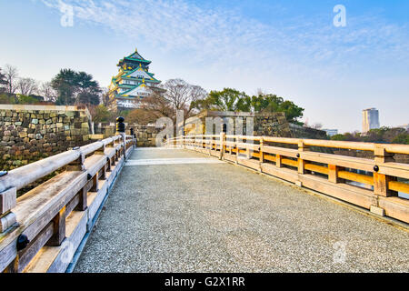 Osaka, Giappone - 5 Gennaio 2016: il Castello di Osaka è un castello giapponese in Chuo-ku Osaka in Giappone. Il castello è uno del Giappone più famou Foto Stock